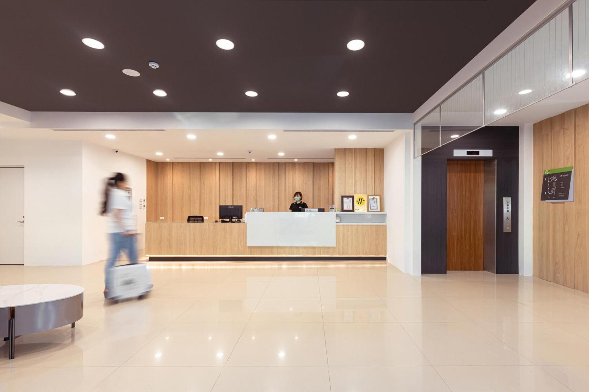 Kiwi Express Hotel - Zhongqing تايتشونغ المظهر الخارجي الصورة