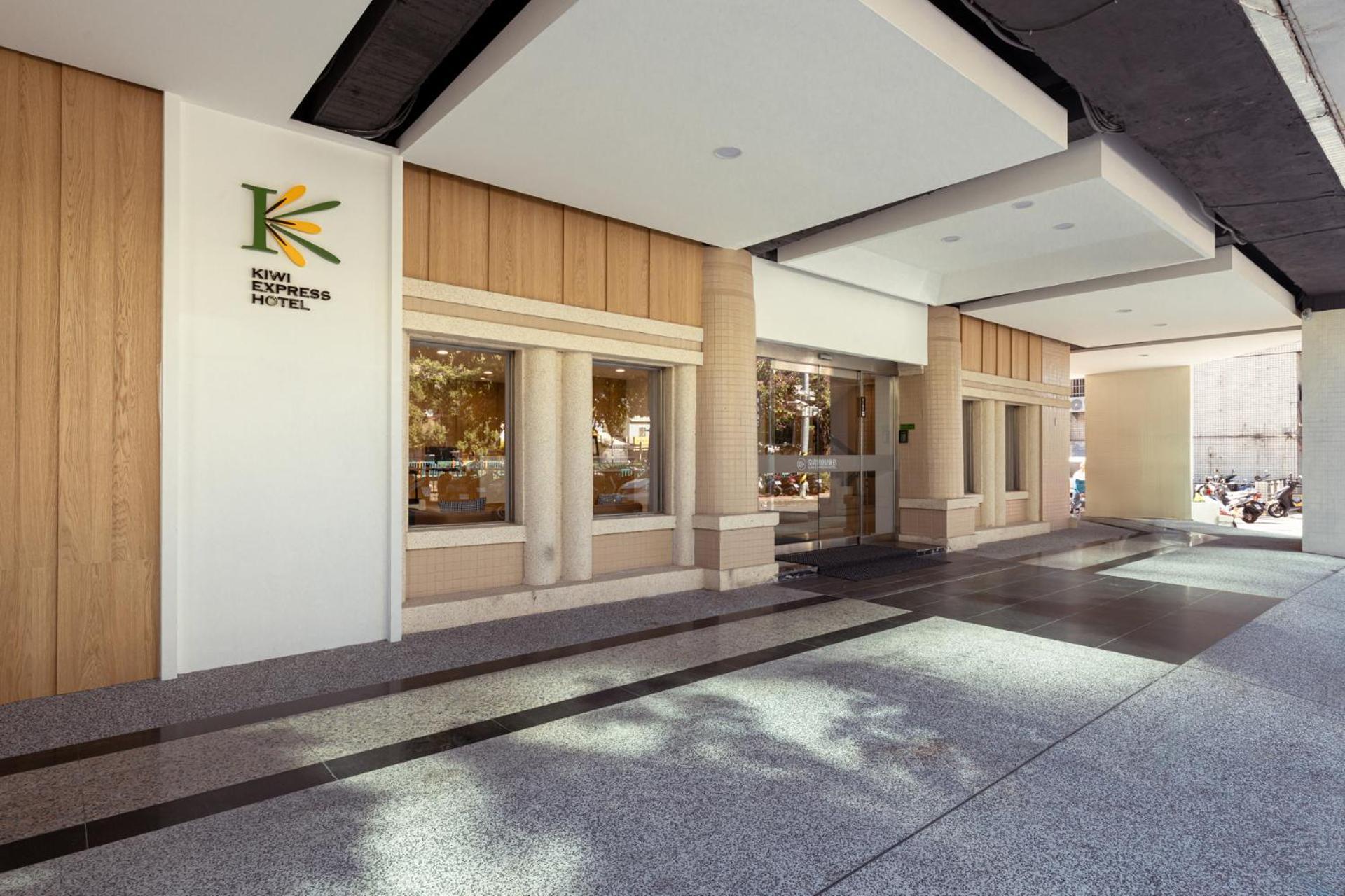 Kiwi Express Hotel - Zhongqing تايتشونغ المظهر الخارجي الصورة
