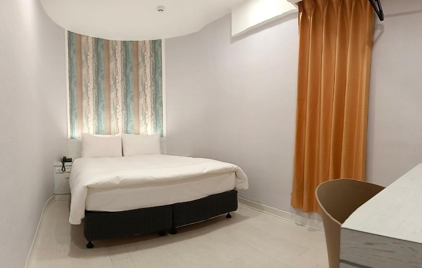 Kiwi Express Hotel - Zhongqing تايتشونغ المظهر الخارجي الصورة