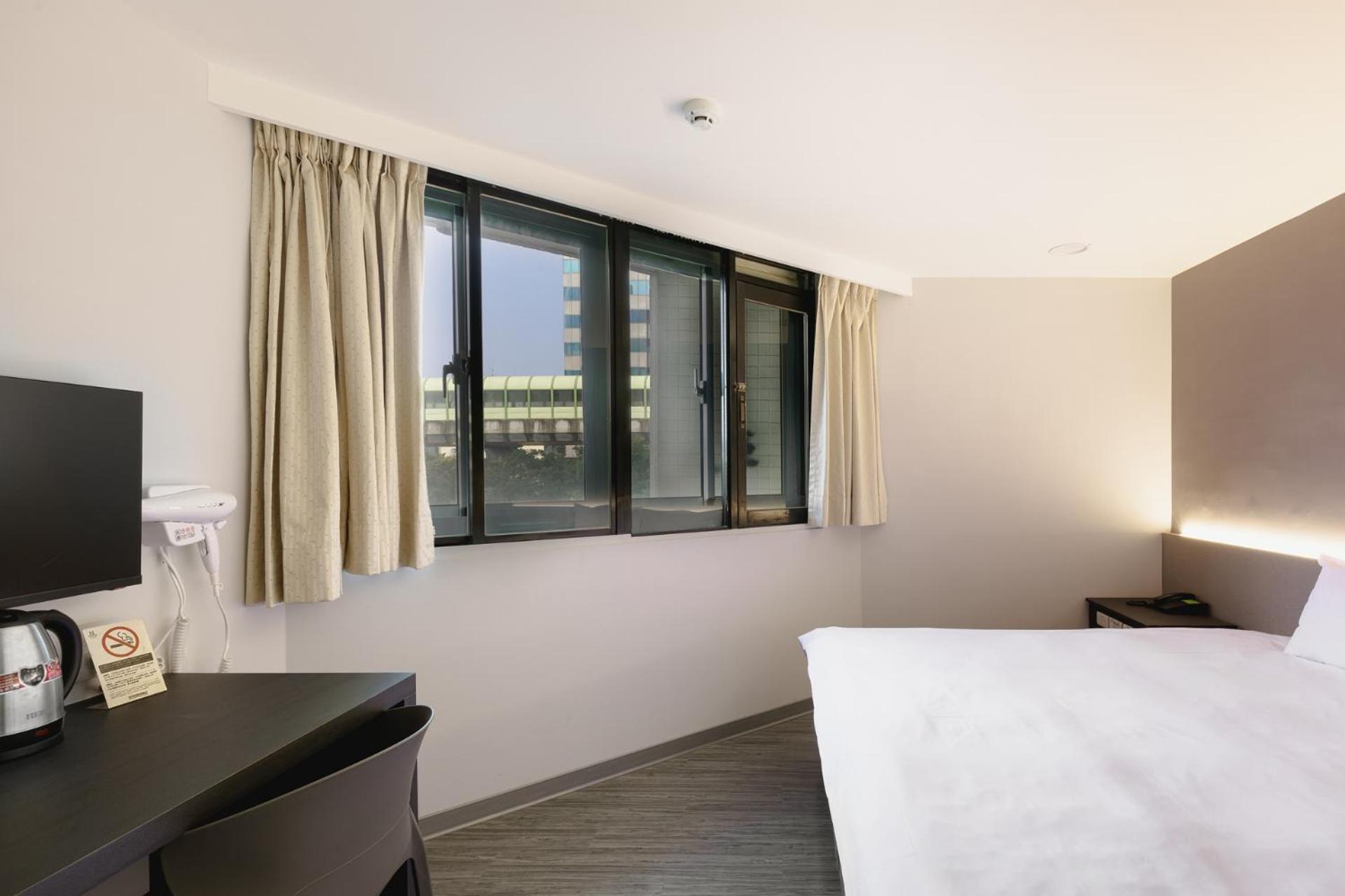 Kiwi Express Hotel - Zhongqing تايتشونغ المظهر الخارجي الصورة