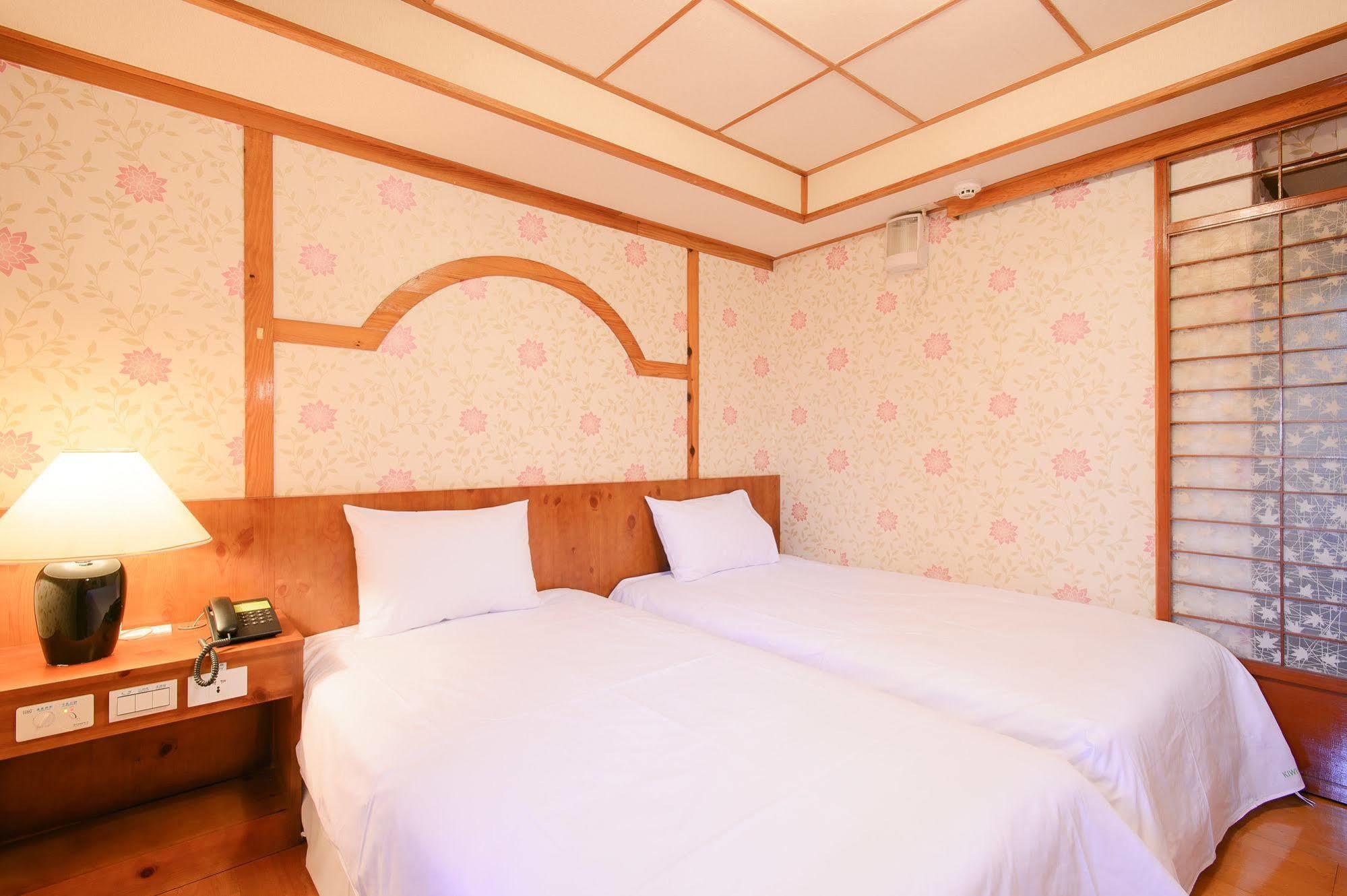 Kiwi Express Hotel - Zhongqing تايتشونغ المظهر الخارجي الصورة